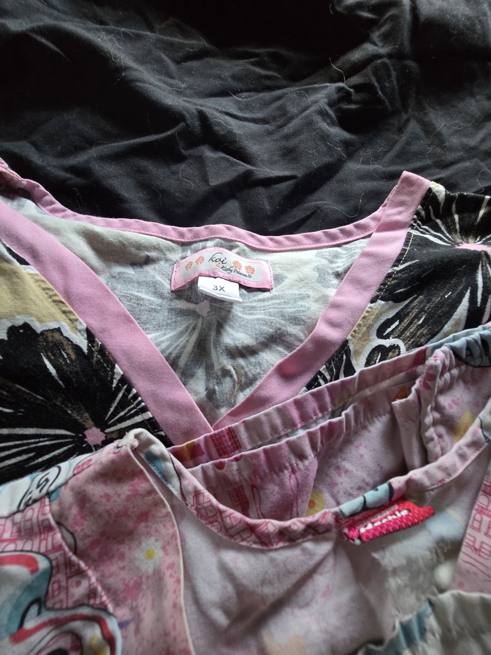 Lot Of Womans Scrub Tops Size 3xl - Picture 4 of 4